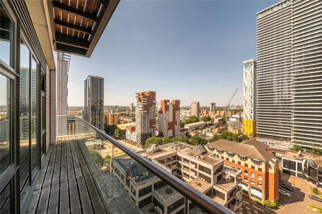 Penthouse Canary Wharf - Free Wifi Londra Exterior foto